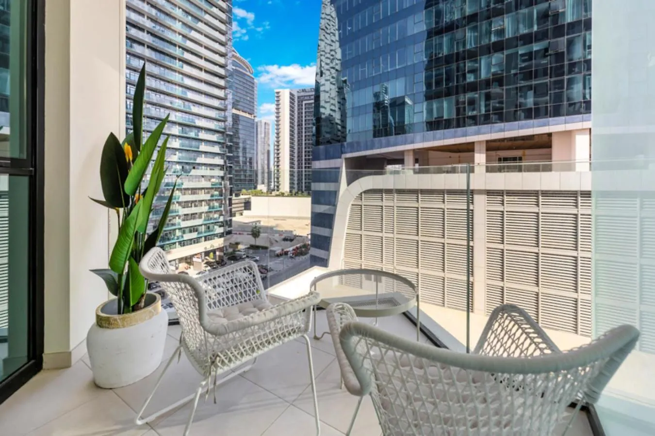 Daire Fam Living - Urban Oasis Studio, Business Bay Dubai
